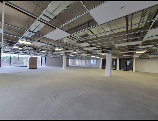 1,387M² OFFICE TO LET IN GLENADRIENNE